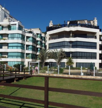 Cond. fechado frente ao mar