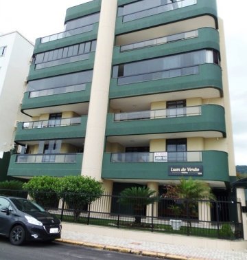 Edif�cio frente ao mar. apto lateral 