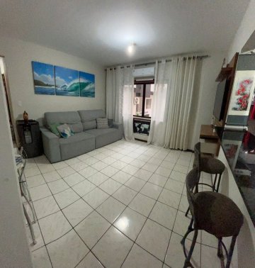 Excelente apto na quadra do mar