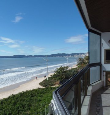 Frente ao mar, p� na areia 