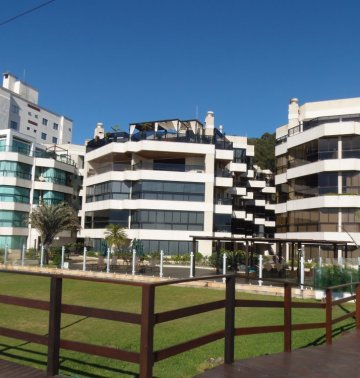 Cond. fechado frente ao mar