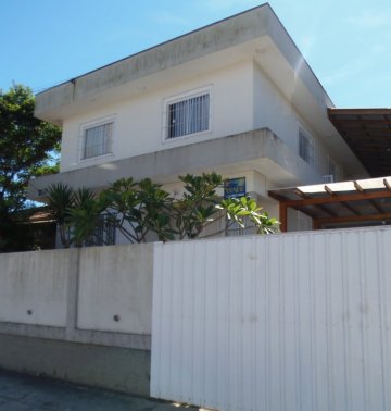 02 casas com acessos totalmente individu