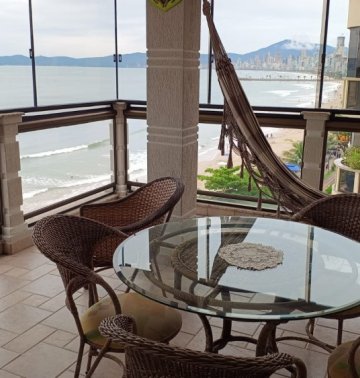 Frente ao mar, 04 su�tes em regi�o requi