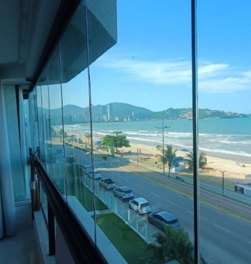 Luxuoso apto frente ao mar no centro!