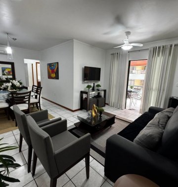 Apto amplo e completo na quadra do mar