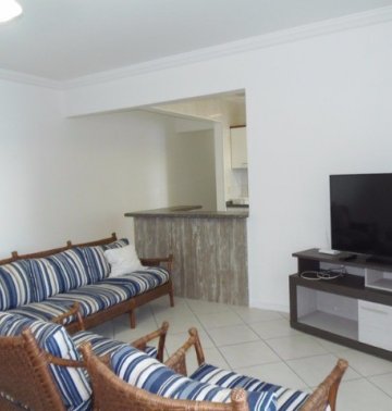 Excelente apto na quadra do mar 