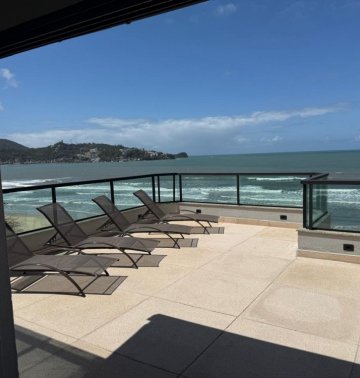 Ampla cobertura duplex, frente mar no ce