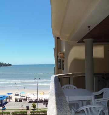 Ampla sacada com vista da praia 