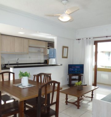 Apto completo na quadra do mar